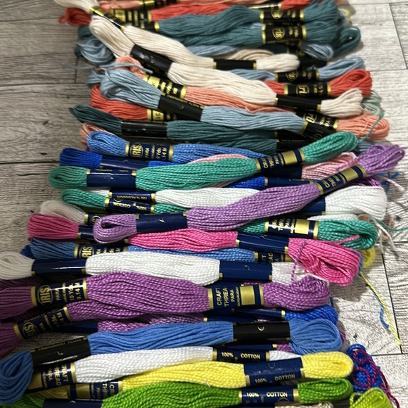 Huge multi colored floss craft friendship bracelet embroidery yarn lot of 66 - Picture 3 of 4